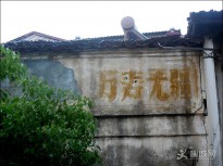 ���E